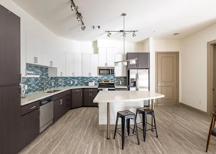 Modern 2br Cozysuites Town Waterfront! Apartment *