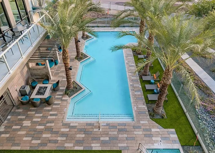 Apartment Modern 2br Cozysuites Town Waterfront!