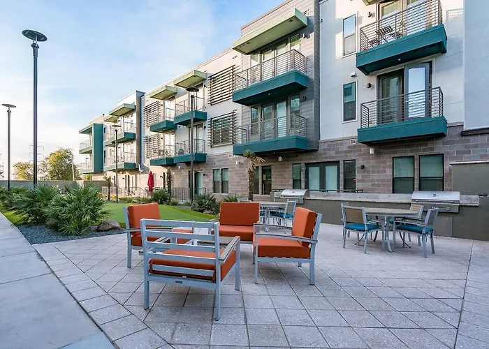 Modern 2br Cozysuites Town Waterfront! Apartment Tempe