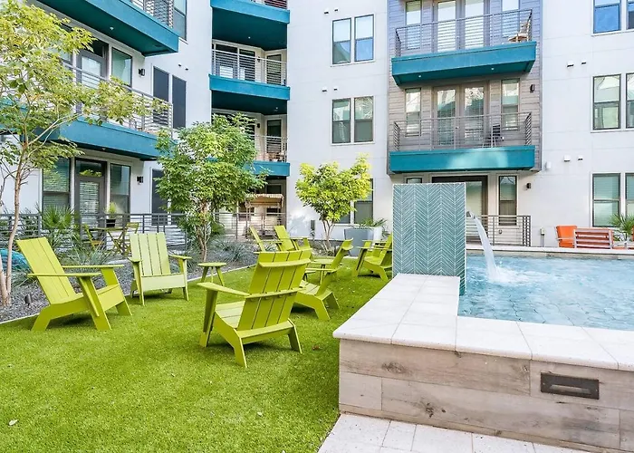 Modern 2br Cozysuites Town Waterfront! Apartment