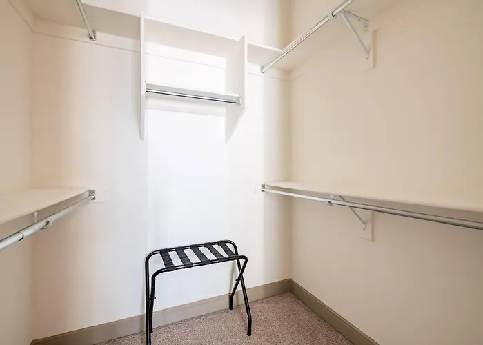 Modern 2br Cozysuites Town Waterfront! *